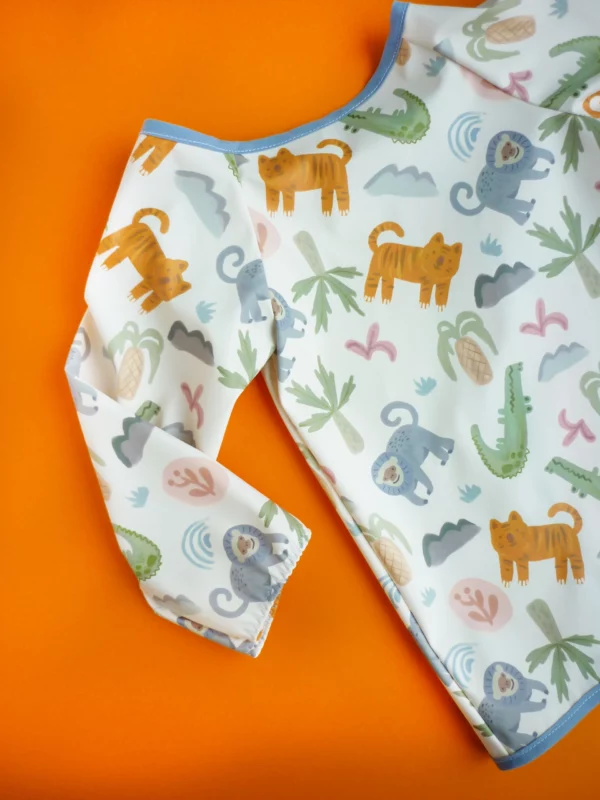 détail tablier fleuris